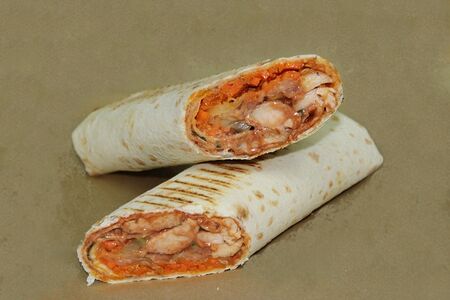 Шаурма Классика мини с курицей и маринованными овощами