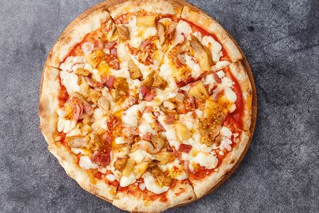 Пицца с курицей, беконом и ананасом 30см