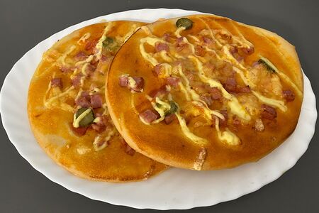 Пицца с соленым огурчиком