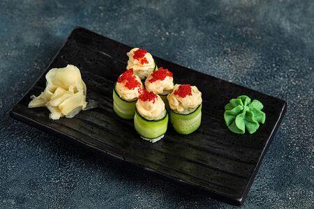 Ролл с гребешком