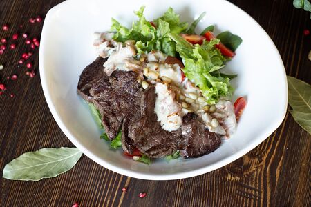 Салат Фирменный с телятиной