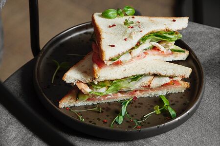 Сэндвич с копчёной курицей