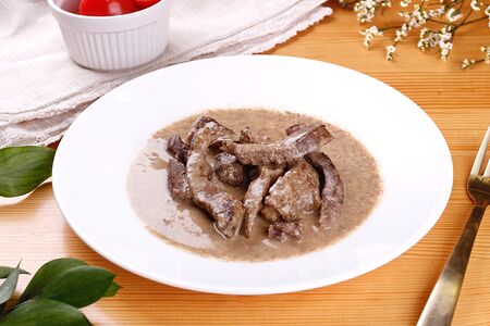 Печень по-строгановски