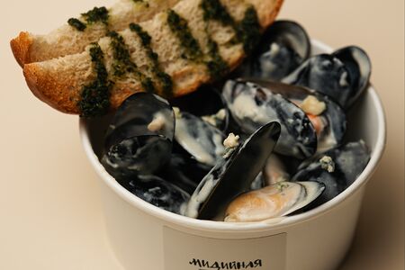 Мидии в соусе блю чиз