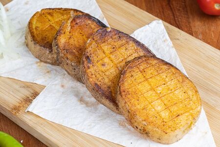 Картофель на мангале