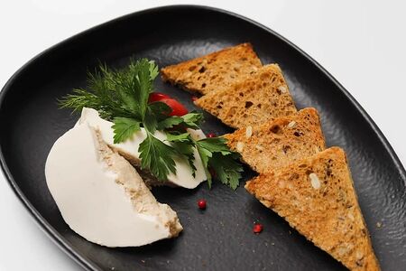 Паштет из мяса кролика с панна коттой из хрена