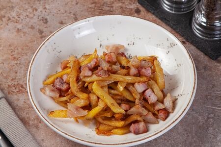 Картофель, жаренный с салом