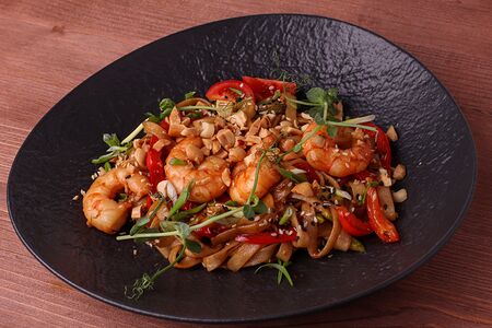 Удон с тигровыми креветками