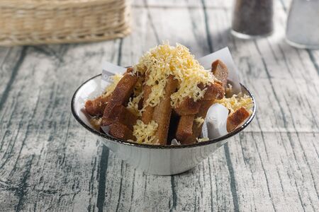 Гренки с сыром и чесноком