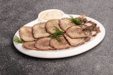 Язык отварной с хреном