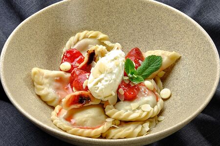 Вареники Клубника в шоколаде