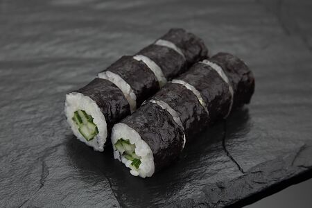 Ролл с огурцом