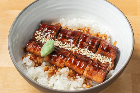 Японский угорь на гриле