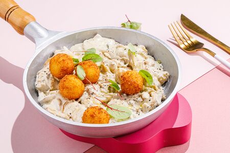 Судак по-строгановски с картофельными крокетами