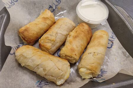 Мини-роллы с сыром фета 