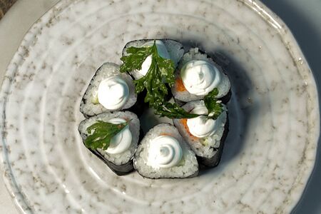 Ролл с красной рыбой