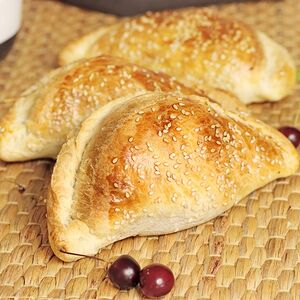 Самса с вишней