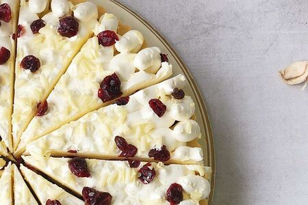 Брусничный торт с белым шоколадом