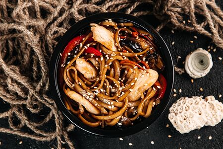 Лапша удон с куриным филе в соусе терияки