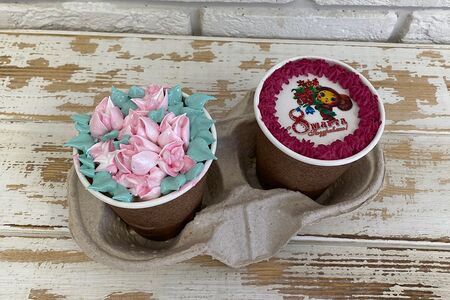 Набор десертов в стаканчике