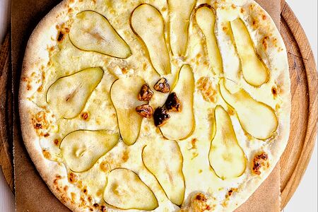 Пицца с грушей и дорблю