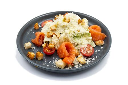 Салат Цезарь с лососем