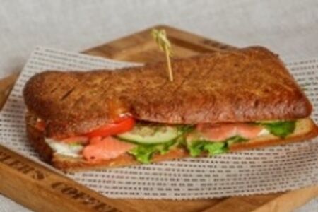 Сэндвич с красной рыбой 