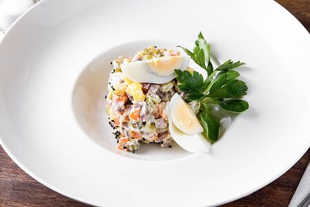 Салат Оливье с говядиной