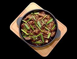 Говядина с зеленым луком