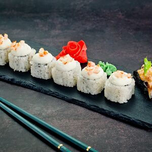 Теплый Эби и спайси суши с креветкой