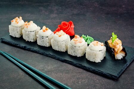 Теплый Эби и спайси суши с креветкой