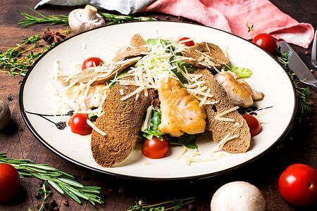 Салат Цезарь с куриной грудкой гриль