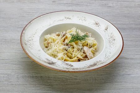 Паста с курицей и грибами