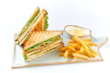 Сэндвич с курицей и картофелем фри