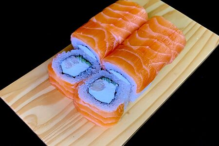 Ролл Филадельфия с тигровой креветкой