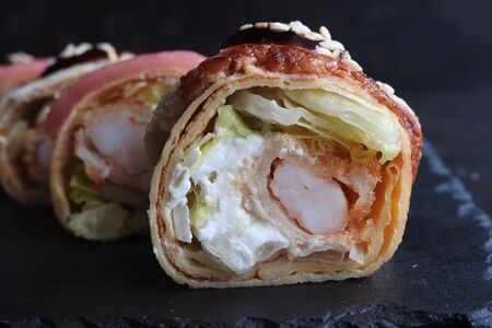 Ролл в с креветкой и угрем без риса