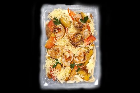 Цезарь с креветками и картошкой
