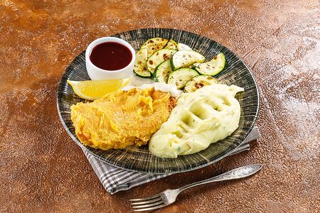 Половина Шницеля из свинины с картофельным пюре