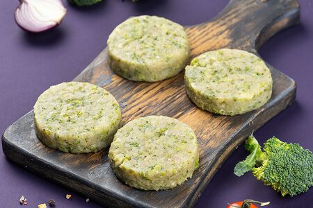 Биточки из индейки с брокколи