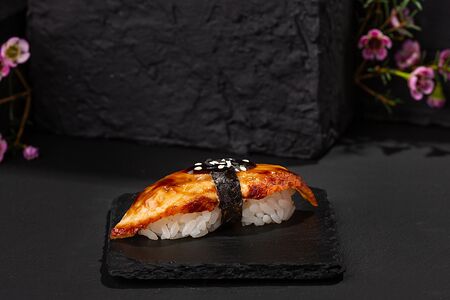 Нигири с угрем