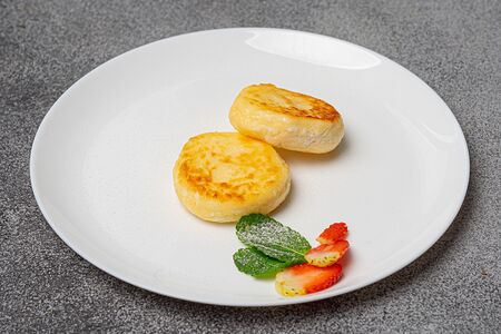 Сырники со сметаной 