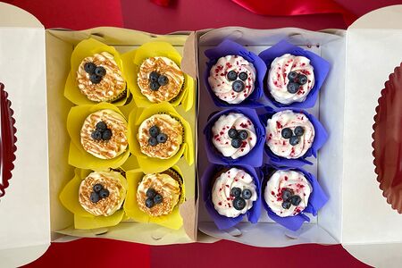 Комбо-набор ванильных и морковных капкейков