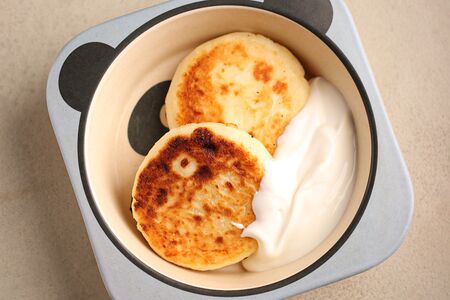 Сырники со сметаной