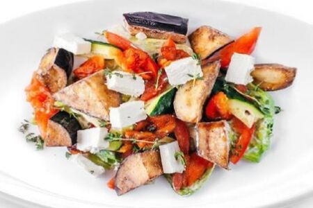 Салат с хрустящими баклажанами