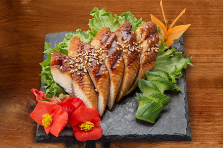 Сашими Угорь