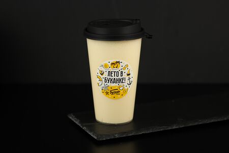 Молочный коктейль Манго-маракуйя