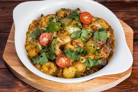 Язык cвинoй запеченный с картофелем