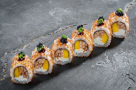 Ролл Утка и Сладкий манго