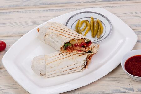 Донер из куриного филе в лаваше