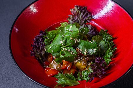 Теплый салат с брискетом